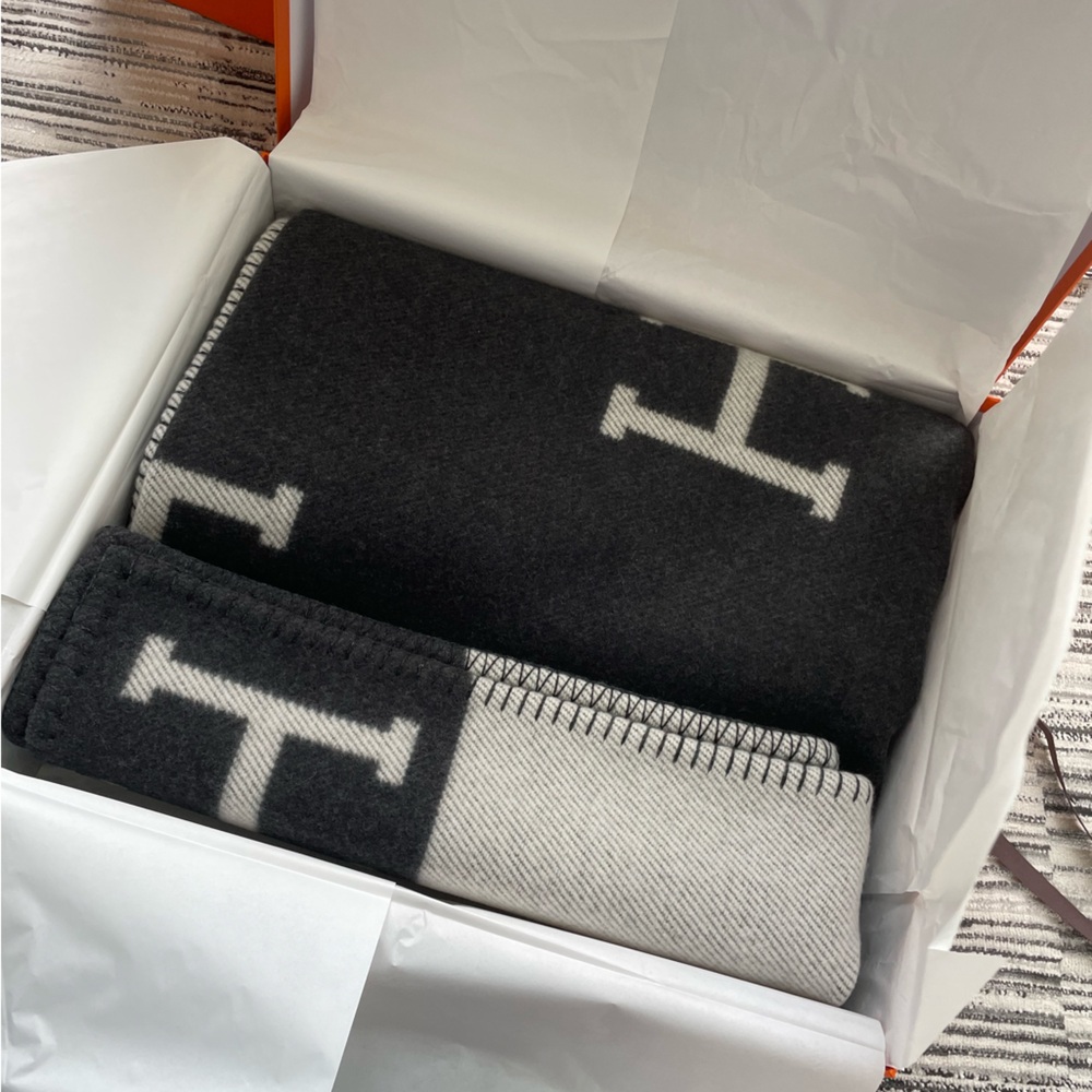 Hermés Cashmere Avalon Throw 53x67 Inches